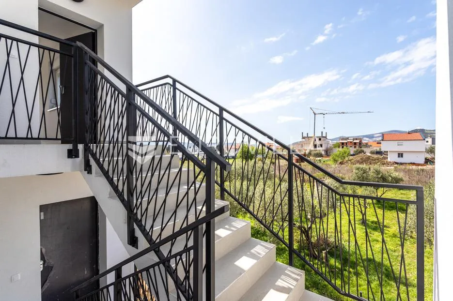 kaštel stari, trosoban stan s pogledom na more i dva parkirna mjesta - slika 12