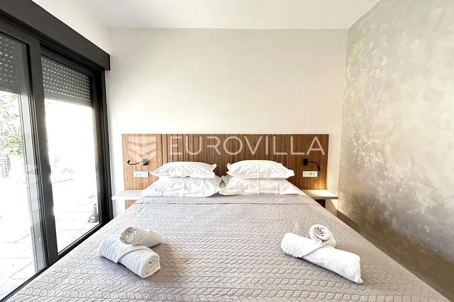 hvar, apartmanska vila sa pet uređenih apartmana - slika 14