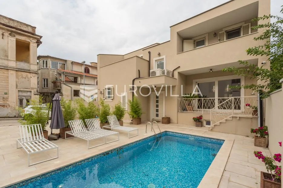 Istra, Pula, potpuno renovirana austrougarska Villa u srcu Pule - Centar