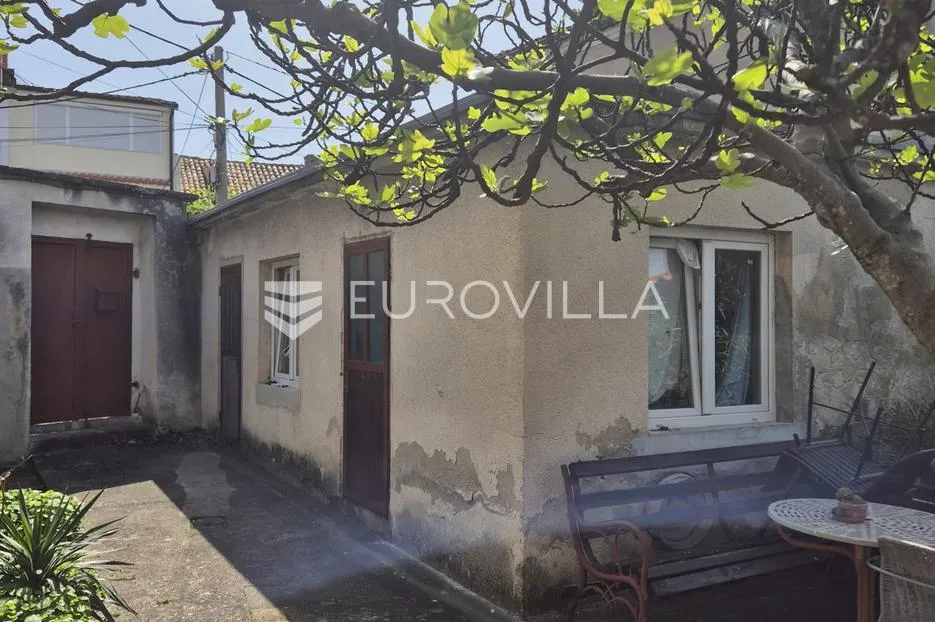 Novi Vinodolski, dvojna kuća s pogledom na more, samo 50m od plaže