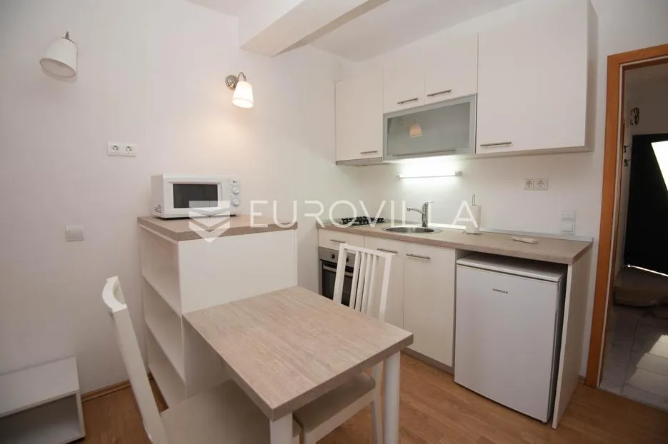 tisno, ekskluzivna apartmanska kuća prvi red do mora s panoramskim pogledom i brodicom - slika 28