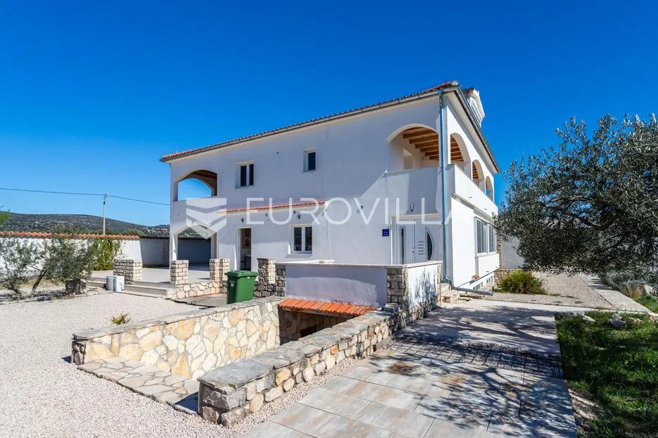 šibenik, dubrava kod tisna, vila s bazenom i velikom okućnicom - slika 29