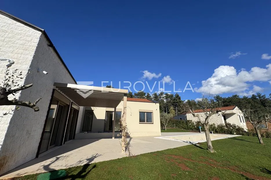 istra, majkusi, moderna prizemnica 160 m² s grijanim bazenom i uređenom okućnicom - slika 32