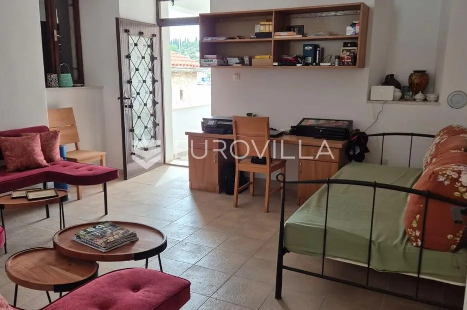 brač, milna, dvojna kamena kuća s uhodanim restoranom, prvi red do mora - slika 26