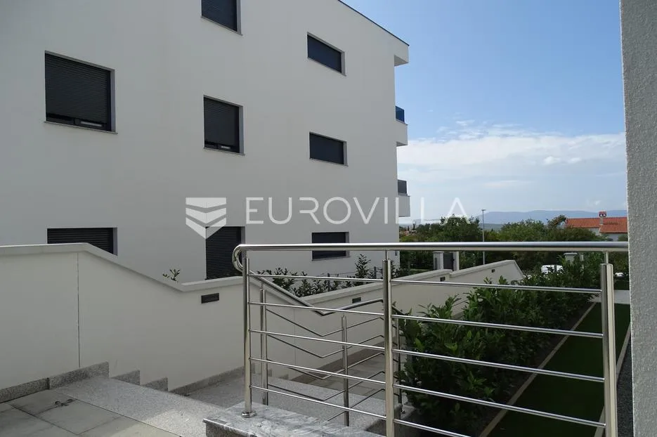 malinska, dva stana ukupne površine 142,20 m² jedinstvena prilika - slika 9