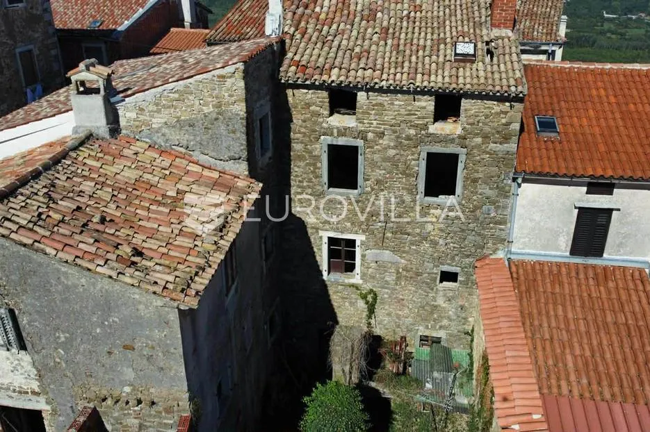 istra, motovun, kamena kuća za adaptaciju s dvorištem i poslovnim prostorom - slika 2