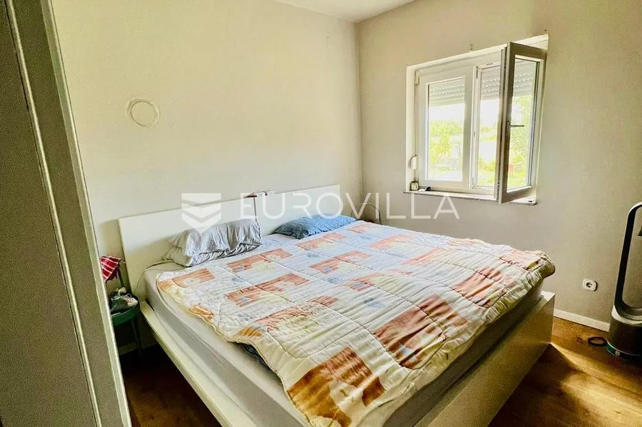 rugvica, oborovski novaki, prekrasna kuća 210 m² na zemljištu od 750 m² - slika 8