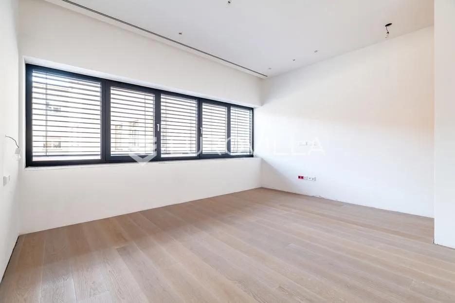 luksuzan trosoban dvoetažan penthouse u kaptol centru - slika 10