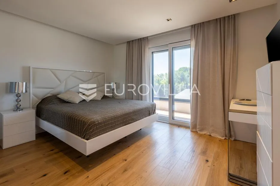 istra, poreč, najam kuće 116 m² s jacuzzijem i vrtom na super lokaciji s pogledom na more - slika 22