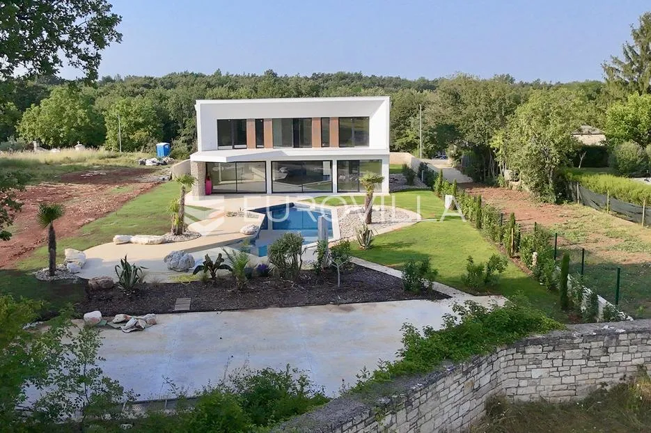 istra, tinjan - ekskluzivna vila s bazenom i sportskim terenom na 2935 m2 - slika 2