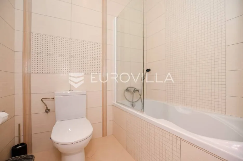 istra, umag, prekrasna kuća s bazenom prvi red do mora 430 m² - slika 29
