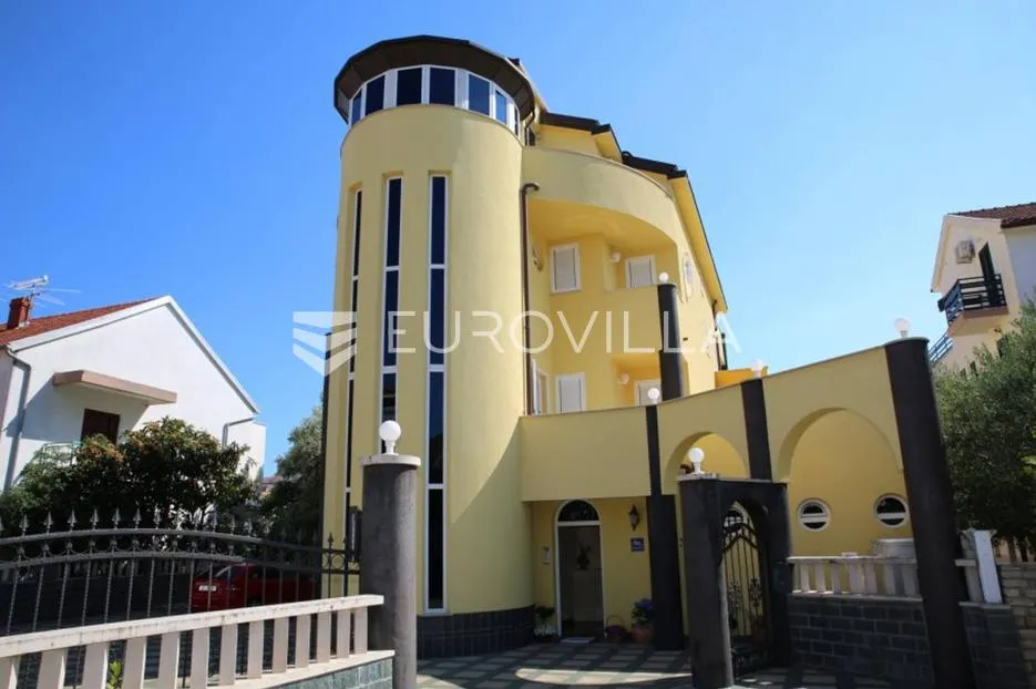 vodice, atraktivna vila 850 m² - slika 2