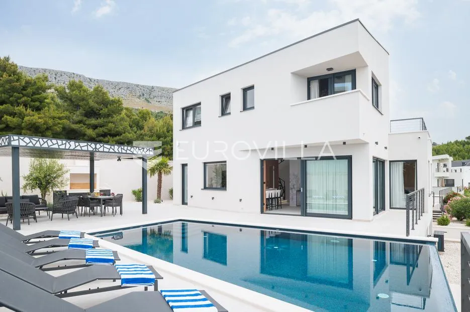 split-podstrana, luksuzna vila s bazen, garažom i panoramskim pogledom na more - slika 2