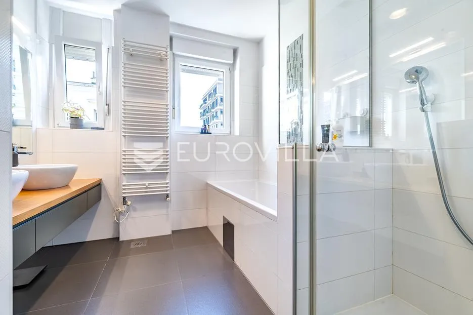 zagreb, centar, trosoban stan 128 m² s dva balkona i garažom, lift - slika 7