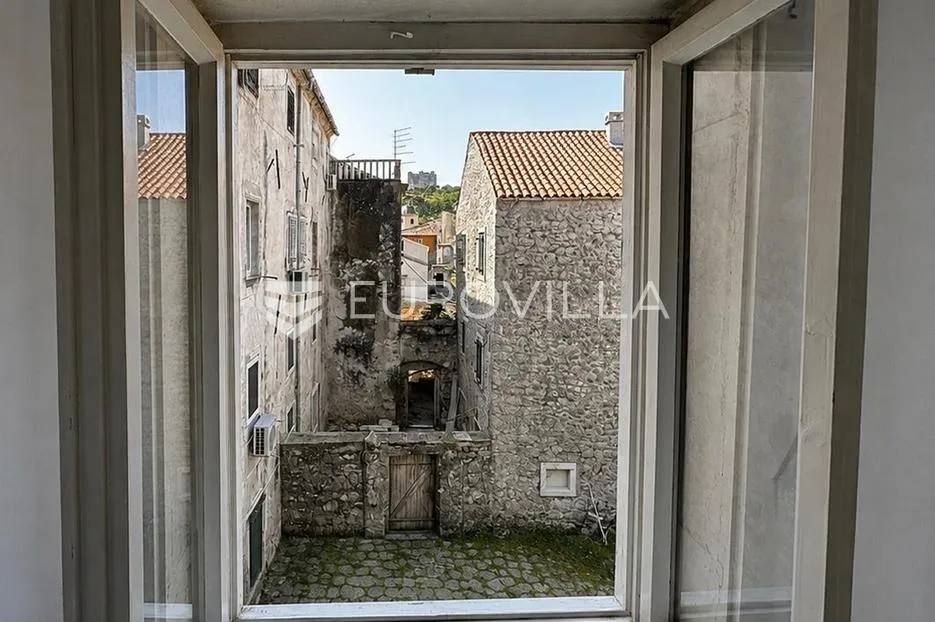 senj, stan 45 m² u staroj gradskoj jezgri, 150 m od mora - slika 7