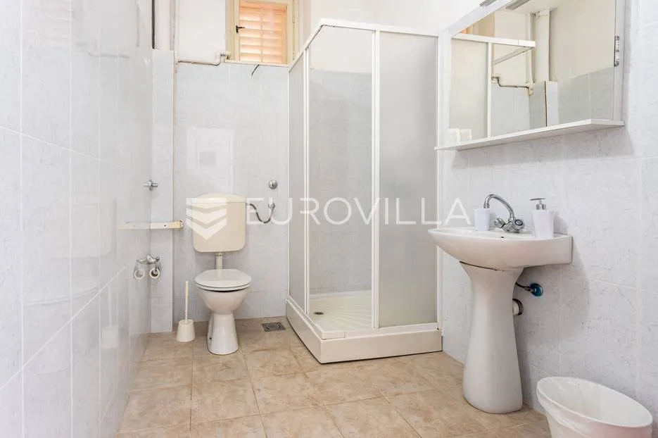 drvenik, makarska rivijera, više apartmanska kuća prvi red do mora - slika 22