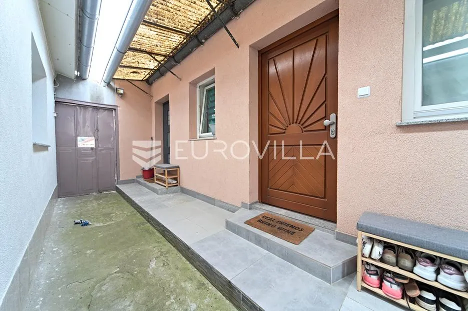 osijek, novi grad, na prodaju dva adaptirana i namještena stana u kući 41 m² - slika 10