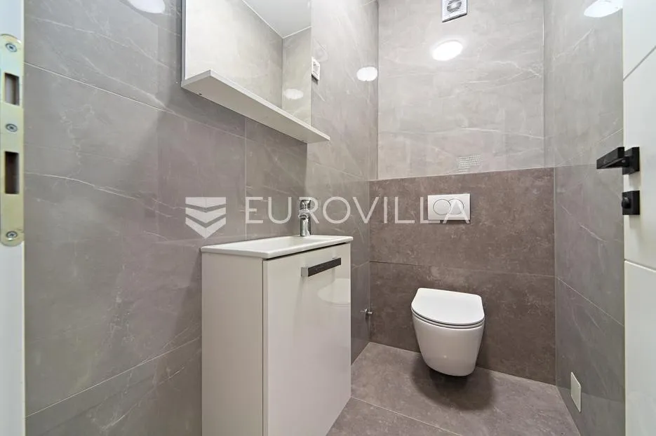 osijek, retfala, završen četverosoban stan sa dvorištem od 50 m² - slika 12