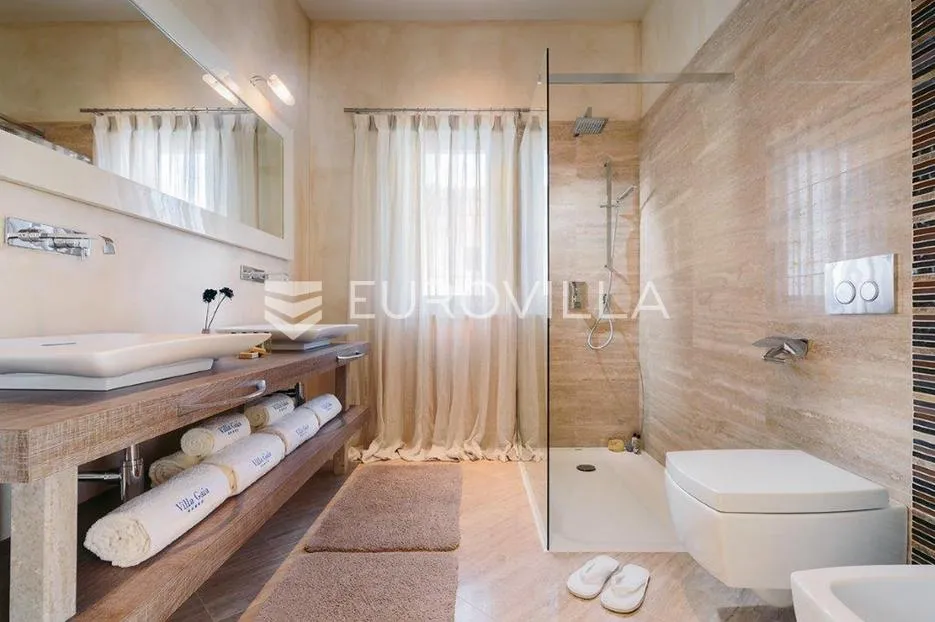 istra, vabriga: luksuzna nova vila s bazenom, pogledom na more i smart home sustavom - slika 15