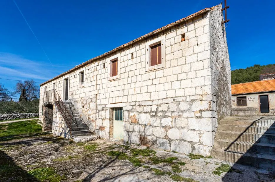 trogir - autohtono dalmatinsko imanje - slika 2