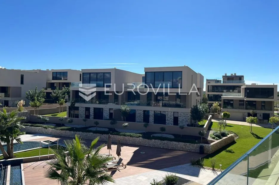 istra, savudrija, petram resort, dvosoban stan 65 m², pogled na unutrašnji bazen, drugi kat - slika 11