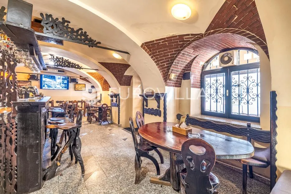 zagreb, strogi centar grada, poslovni prostor u prizemlju 110 m2 - slika 1