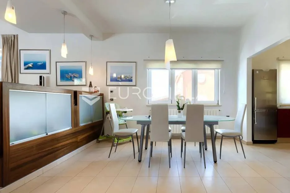 medulin, pomer, moderna samostojeća kuća 400 m² s bazenom u blizini mora - slika 7