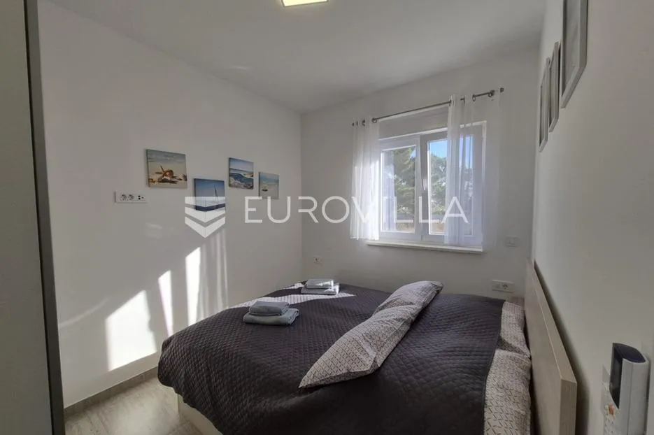 vir, prizemni apartman s 2 spavaće sobe, 40 m od mora, top lokacija - slika 38