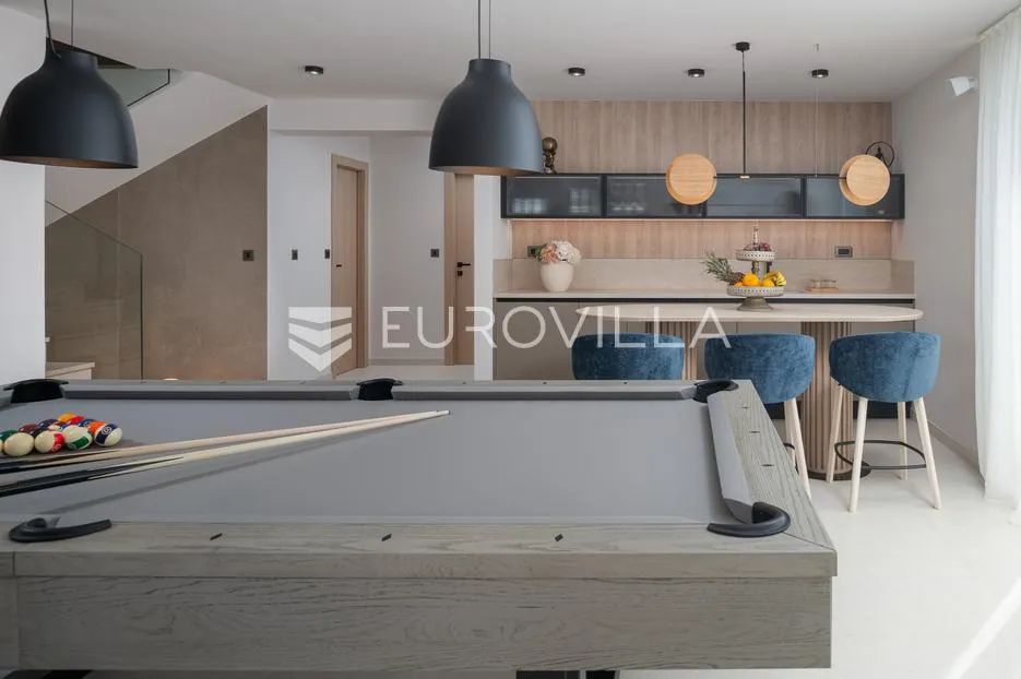 split, podstrana, urbana vila s bazenom, saunom, jacuzzijem i garažom - slika 22