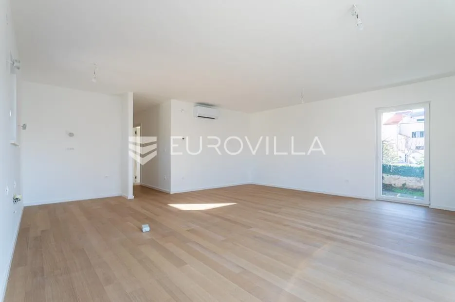 vodice, novogradnja, prostran stan u centru mjesta, 117,53 m² - slika 5
