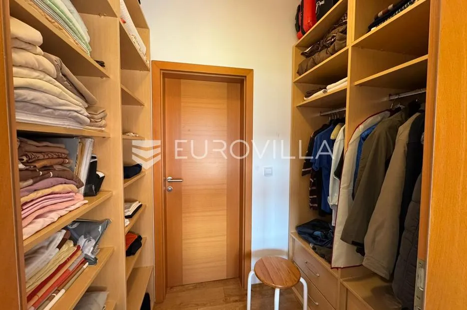 đakovo, vrhunska prizemnica, elegancija i prostranost na 267 m² - slika 11
