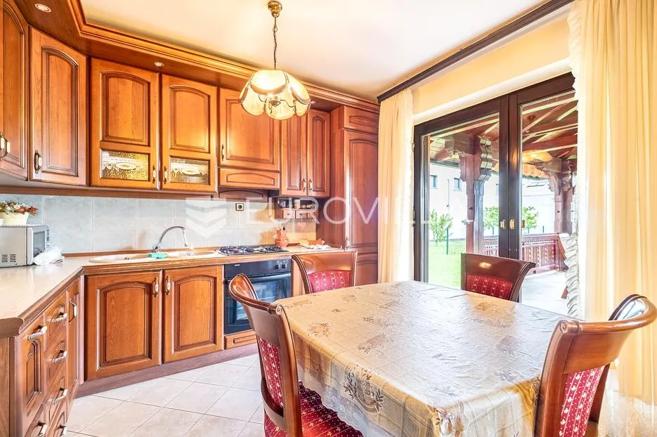 zagreb, lučko, odlična kuća 400 m² na zemljištu od 1740 m² - slika 10