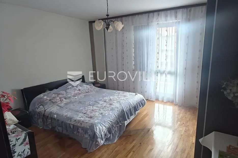 senj, kuća s dva stana i okućnicom, pogled na more - slika 2