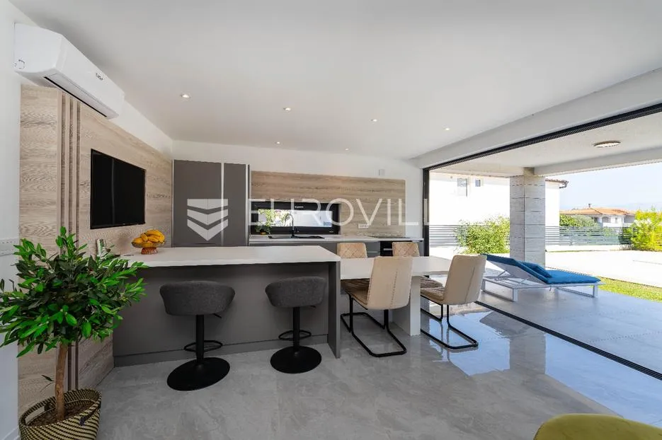 Zadar, Vir, luksuzna villa sa šest stambenih jedinica, samo 250m od mora
