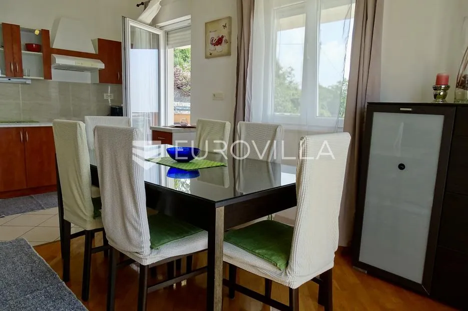 Kastav, Brestovice, trosoban stan od 120 m² sa zadivljujućim pogledom na more