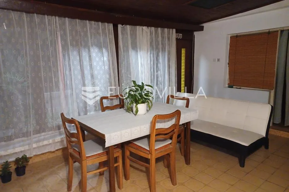 novi vinodolski, kuća, peterosoban stan 139 m² sa poslovnim prostorom 25 m², garaža, 300 m od mora - slika 2