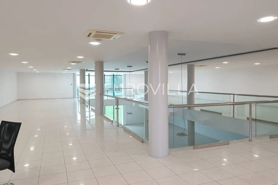 poslovna zgrada za zakup 1276 m² s nenatkrivenom terasom 140 m² novi zagreb, buzin - slika 3