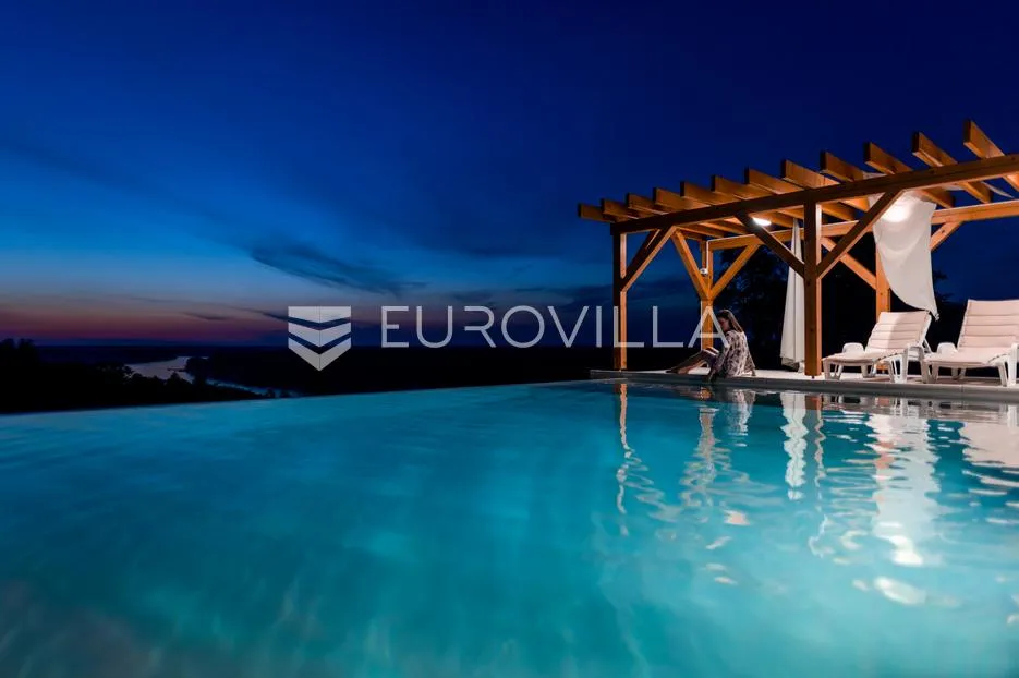 Aljmaš, vila s dva bazena i pogledom na Dunav , 25104 m2 okućnice - Aljmaš, Erdut