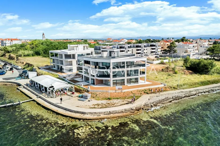 zadar, privlaka, luksuzni dvosoban stan 1. red do mora, 107,60 m² - slika 15