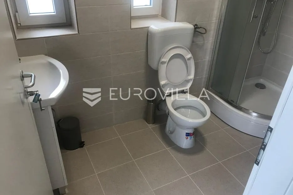 zagreb, amruševa, šesterosoban stan površine 129 m² - slika 15