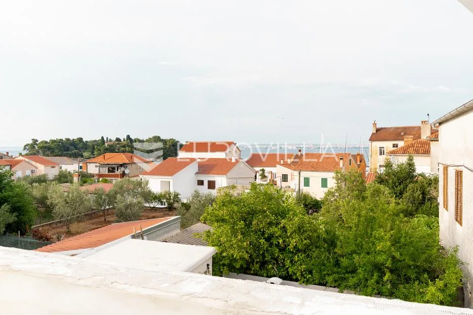 otok ugljan, preko, lijepa kuća s tri stana i pogledom na more - slika 61