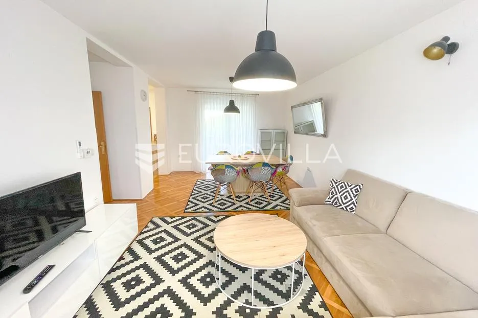 osijek gornji grad, prostran trosoban stan za najam 72,37 m², s privatnim parkirnim mjestom - slika 2
