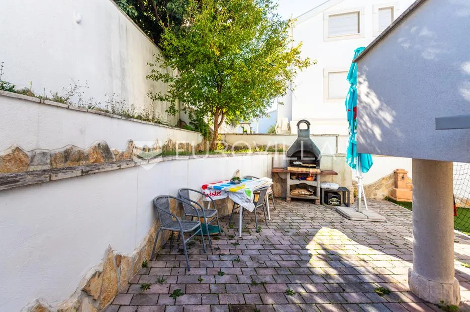 okrug gornji - lijep dvosoban stan blizu plaže - slika 11