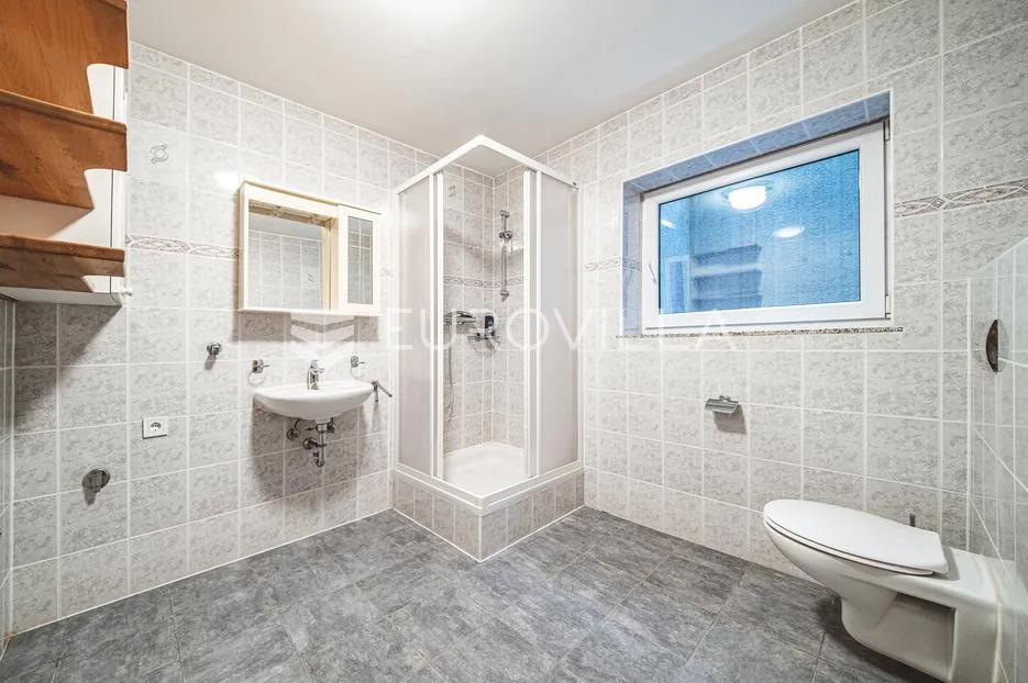 zagreb, gračani, prekrasan troetažan šeterosoban stan s vrtom 278,66 m² - slika 20
