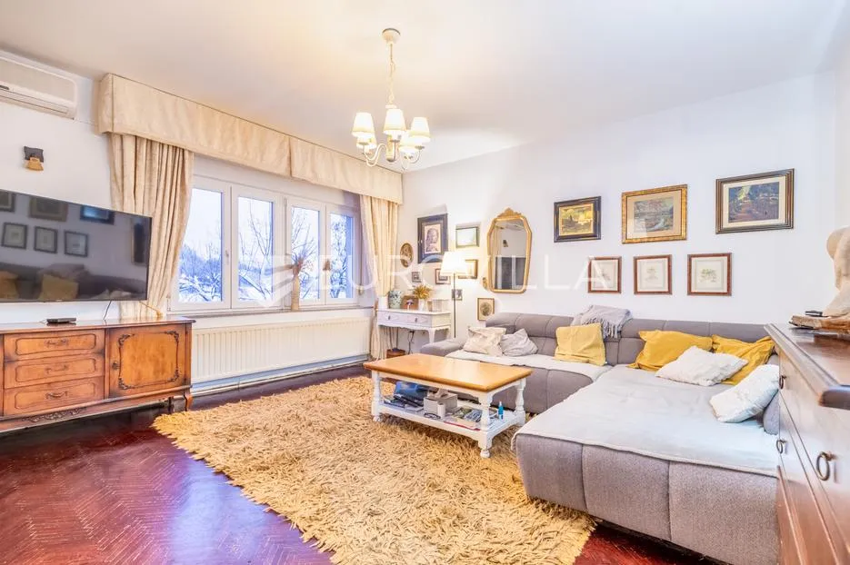 Zagreb, BROZOVA, prostran trosoban stan, 80 m², balkon i parkirno mjesto