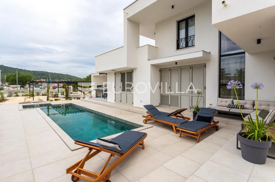 šibenik, luksuzno uređena vila s bazenom - slika 26