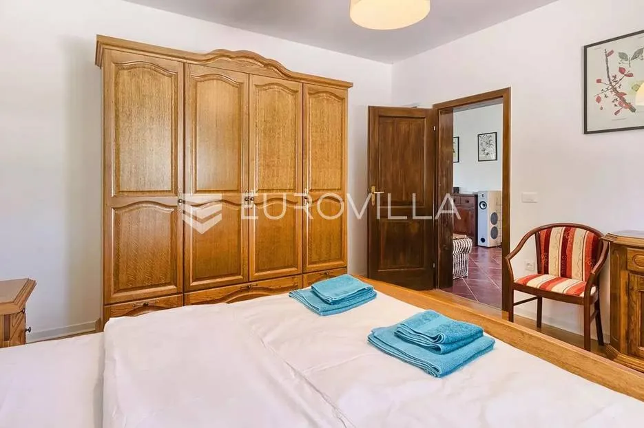 istra, bale, vila s bazenom na imanju od 30.000 m2 u osami - slika 36