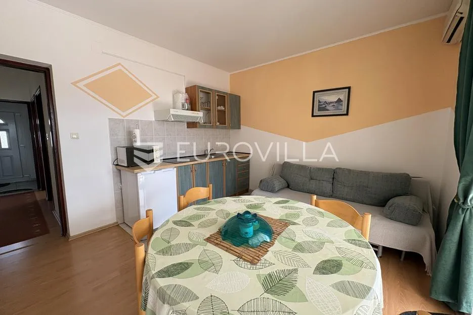 vodice, kuća s 5 apartmana, 278 m² - slika 16