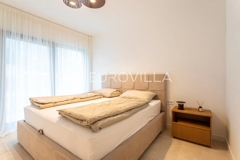 okolica trogira, luksuzni stan na plaži - slika 11