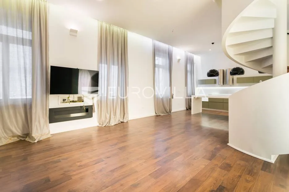 Zagreb, Tomislavov trg, luksuzno uređen peterosoban stan 181 m² - Donji grad
